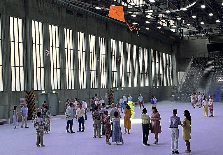 Die Komische Oper im Hangar.